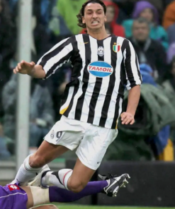 Alternative view of 2006 / 2007 Juventus Home kit Retro